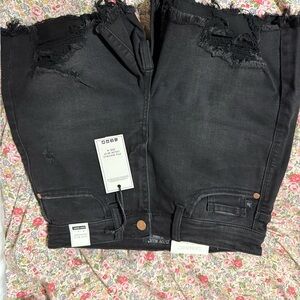 Judy Blue Black Ankle Cropped Distressed Jeans